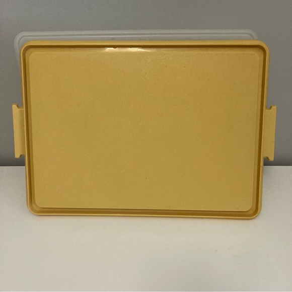 Tupperware Harvest Gold Rectangular Cake Cupcake Taker / Keeper - Picture 2 of 7